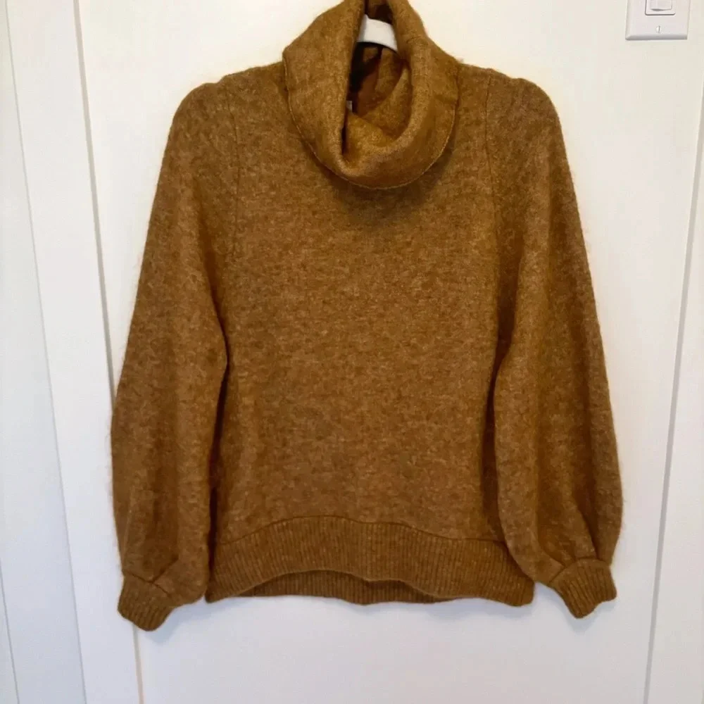 Aritzia The Group by Babaton Oversized Sweater Funnel Neck Caramel Sz XS Adichie - Picture 4 of 8